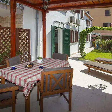 Center Kadena Apartman *